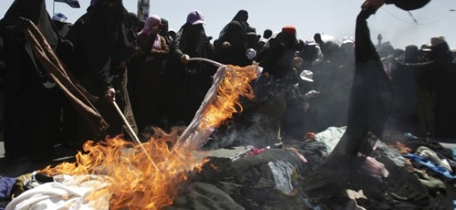 Yemen breaking news : women burn veils