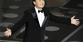 Billy Crystal to host Oscar 2012