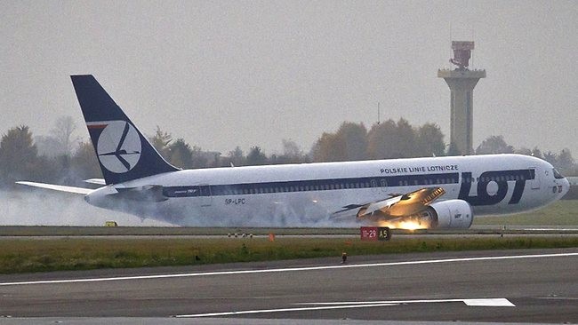No one injured when boeing 767 landed without wheels in Poland from USA