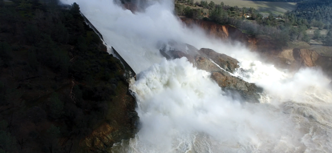 DO NOT TRAVEL NORTH TOWARD OROVILLE Spillway at tallest US dam in California
