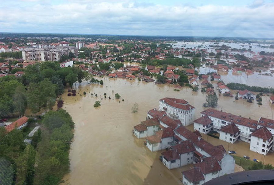 poplava-poplave-obrenovac-reka-voda-nasip-latest-pictures-of-serbia-floods-2014